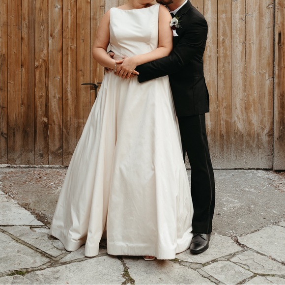 Paloma Blanca Wedding Dress - Picture 2 of 3